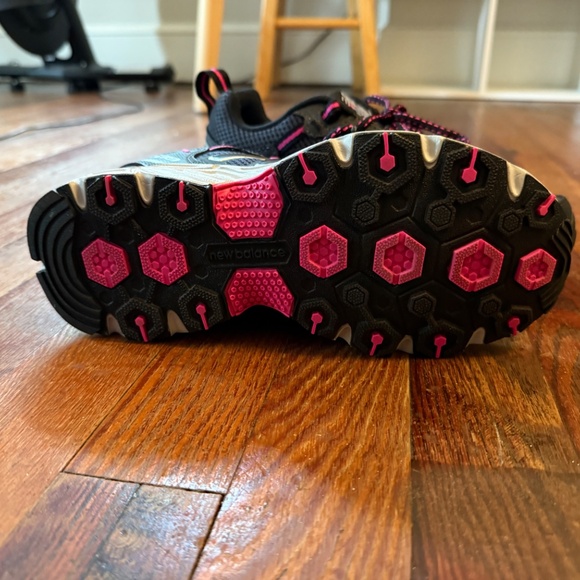 New Balance Women's 573v3 | size 7 - Picture 7 of 8